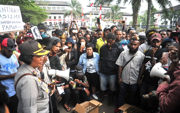 Alasan Mahasiswa Papua Tolak Miras Pemberian Polisi: Tidak Manusiawi Menganggap Kami Peminum