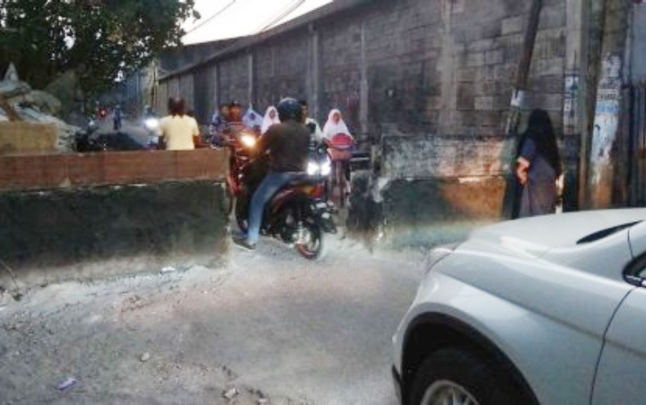 Pemkot Surabaya Bongkar 'Blokade' Usai Viral Jalan Umum Ditutup Tembok