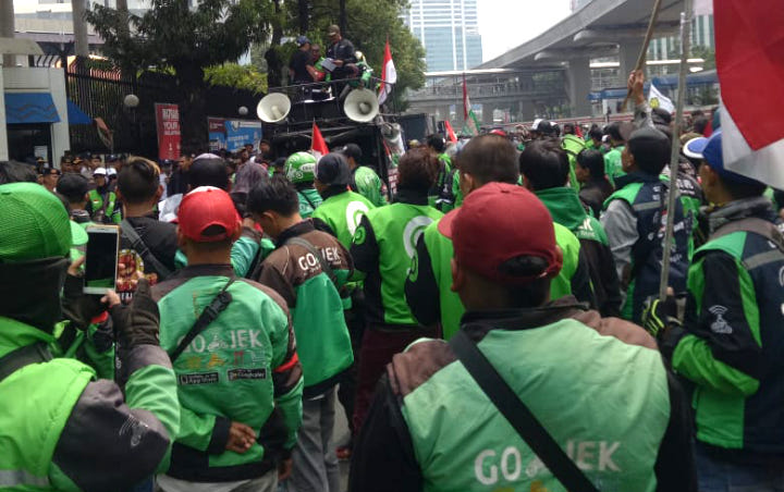 Mitra GoJek Gelar Aksi di Kedubes Malaysia Usai Bos Taksi Kembali 'Berulah'