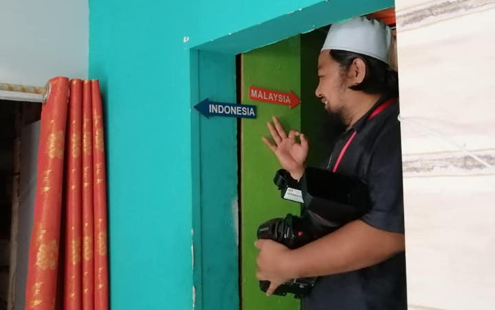 Viral Rumah di Garis Batas Indonesia-Malaysia, Warganet: Tiap Hari Bolak-Balik LN Tapi Nggak Sombong