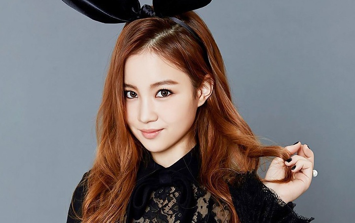 Lee Hi Buat Fans Indonesia Sumringah Gara-Gara Kenakan 'Batik'