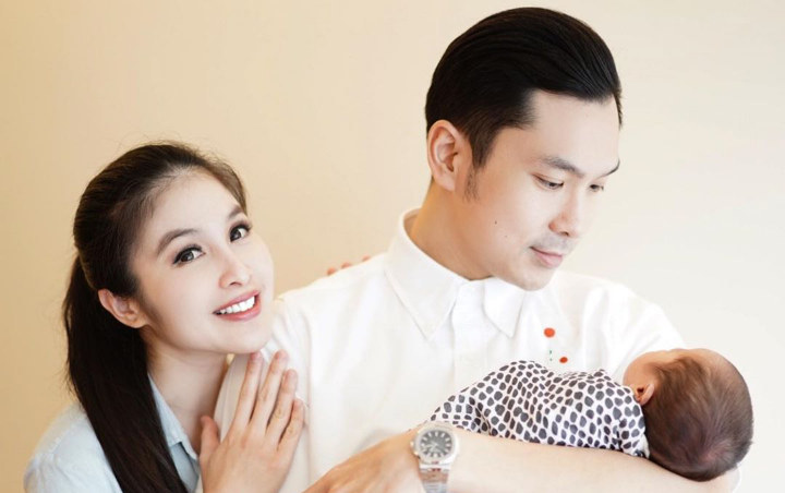 Sandra Dewi Langsung Singset Bak Jun Ji Hyun Usai Melahirkan, Putranya Manja Digendong Bikin Gemes