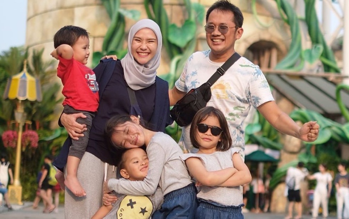 Ibu Dari 5 Anak, Zaskia Adya Mecca 'Gercep' Jelaskan Hal Ini Tanpa Diminta Saat Bayar Belanjaan Baju