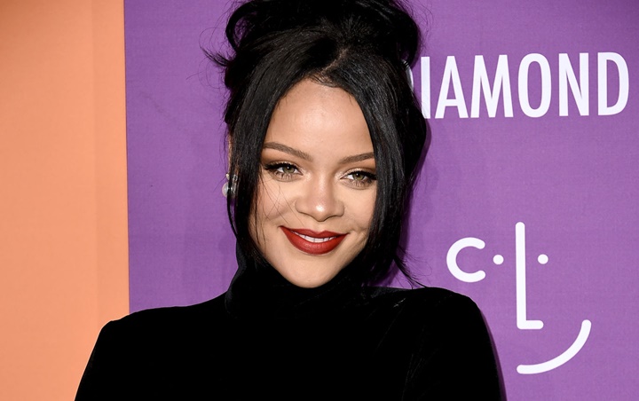 Rihanna Diduga Hamil Gara-Gara Pamer Perut Buncit, Intip Fotonya Berikut Ini
