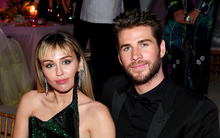 Liam Hemsworth Ternyata Tahu Soal Perpisahannya dengan Miley Cyrus dari Media Sosial