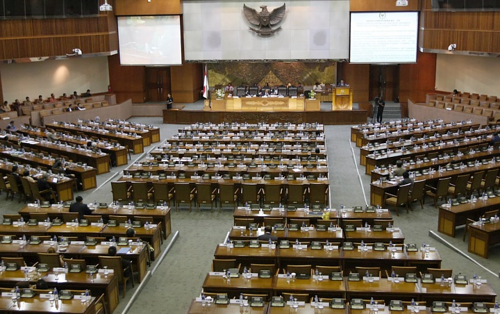 Cuma Dihadiri 80 Anggota, DPR Tetap Sahkan Revisi UU KPK