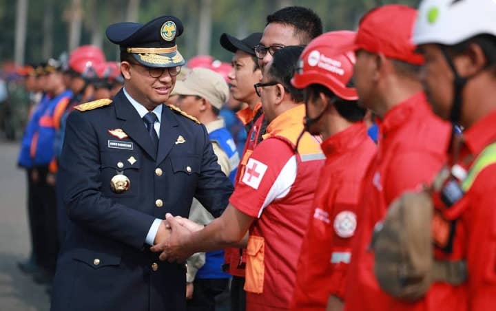 Bantu Atasi Karhutla, Anies Kirim 65 Personel ke Kalimantan dan Sumatera