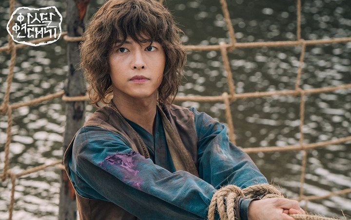 Totalitas Akting Song Joong Ki Saat Syuting Adegan Lumpur di 'Arthdal Chronicles' Banjir Pujian