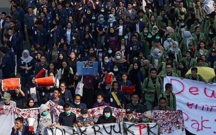 Aksi Tolak Pelemahan KPK Berujung Ricuh, 8 Mahasiswa Jadi Korban Kekerasan Aparat