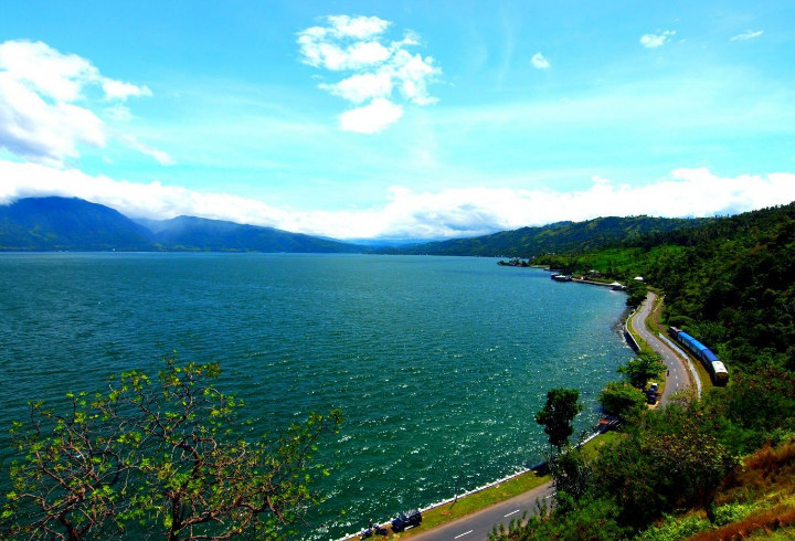 Danau Singkarak yang Super Indah Konon Awalnya Adalah Sebuah Laut