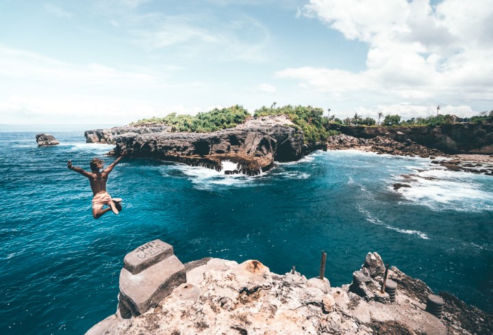 Ingin Coba Terjun Bebas Dari Jurang? Ke Blue Lagoon Cliff Jumping Bali Saja