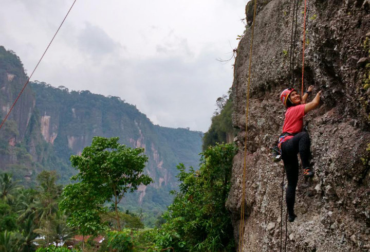Panjat Tebing Lembah Harau Patut Banget Dicoba Untuk Pecinta Wisata Ekstrem