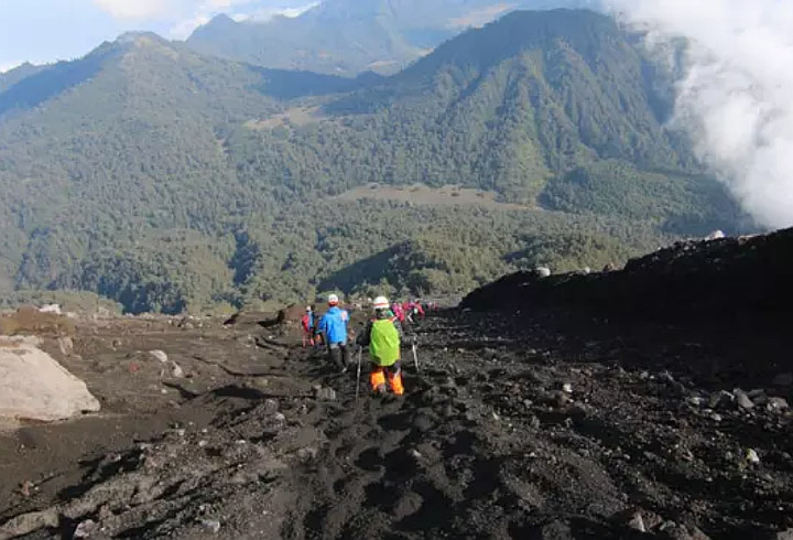 Pendakian Medan Ekstrem Gunung Semeru Cocok Untuk Menguji Adrenalin