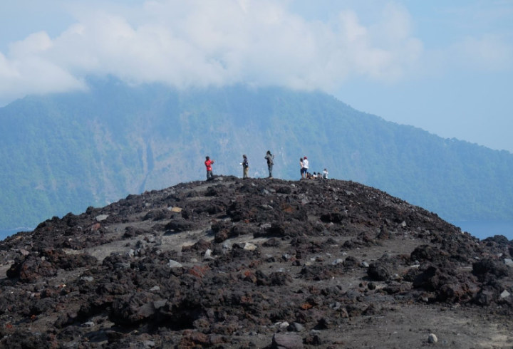 Pendakian Gunung Anak Krakatau Yang Medannya Lumayan Menegangkan