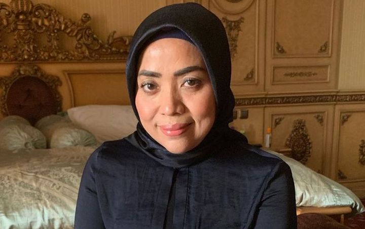 Muzdalifah Kena Kritik Gara-Gara Umbar Aurat Pakai Celana Jeans Bolong