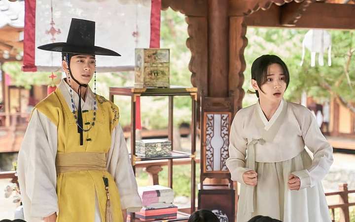 Sesama Cowok, Jang Dong Yoon dan Kang Tae Oh Syuting Ciuman Berulang Kali di 'The Tale of Nokdu'