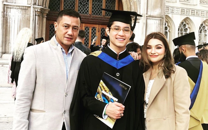 Teuku Rassya Wisuda di Kampus Mewah, Ibu Tiri Cantik Tenteng Tas 'Emas' Bak Supermodel Dunia