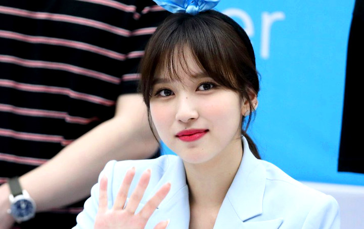 Mina Beri Kejutan Hadiri Fanmeeting Twice, Tetap Cantik di Tengah Hiatus