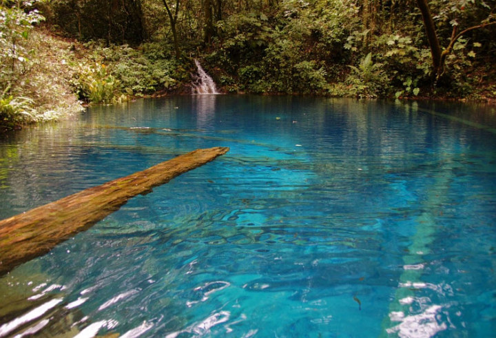 Danau Kaco Yang Memiliki Air Yang Super Jernih