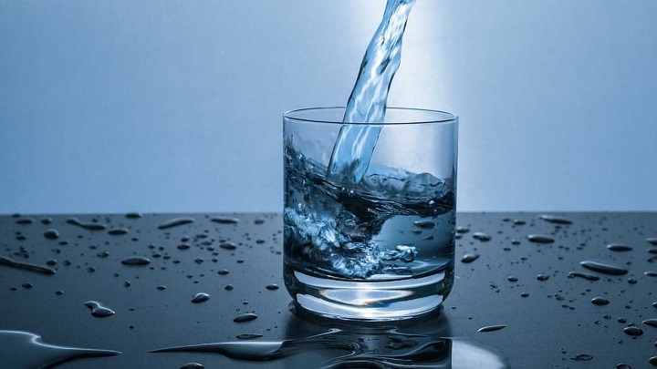 Minum Air Sebelum Makan Bisa Membantumu Diet Menggunakan Air Putih
