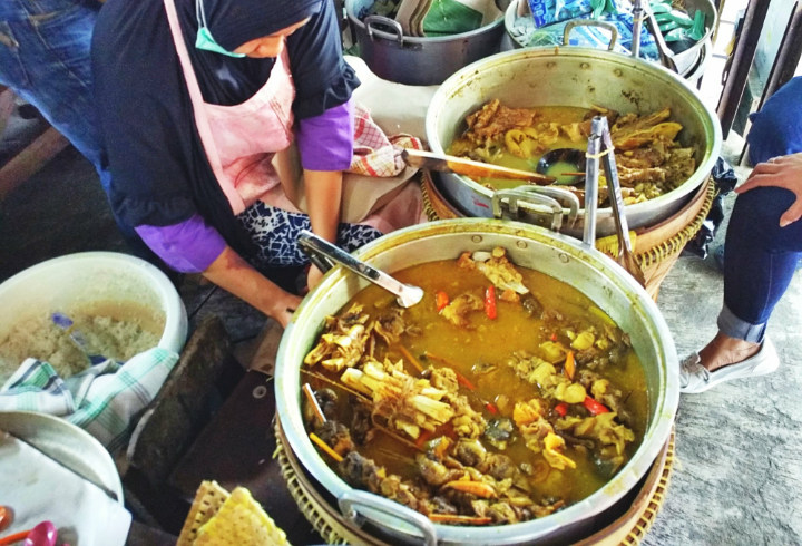  Tengkleng Klewer Bu Edi  Yang Nikmat Dan Jadi Rebutan Pembeli