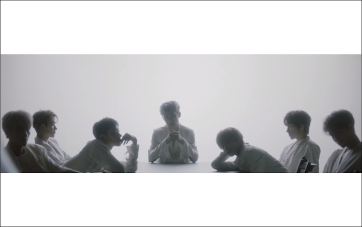 WayV Sendu dan Telanjang Dada di MV 'Love Talk' Versi Bahasa Inggris