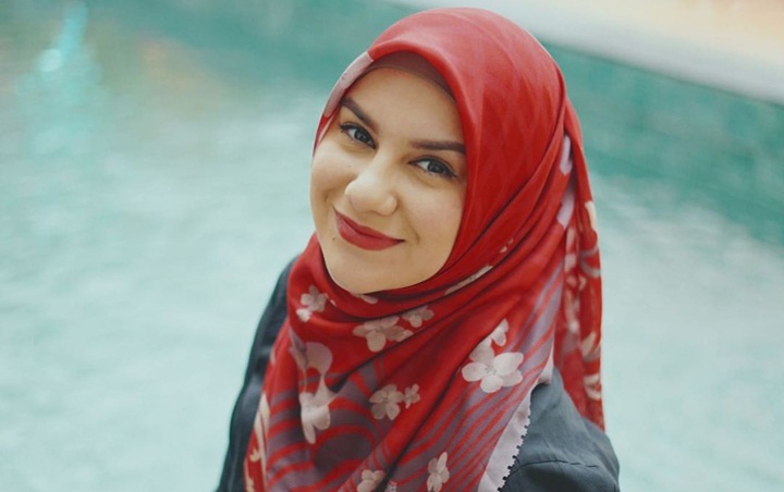  Irish Bella Makin Semringah Dibalut Hijab Pashmina Singgung Soal Kebahagiaan