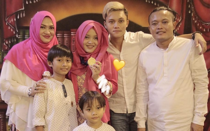 Rizky Febian 'Putra Sule' Tulis Pesan Haru Usai Ibu Dicap Pelakor dan Pura-Pura Baik