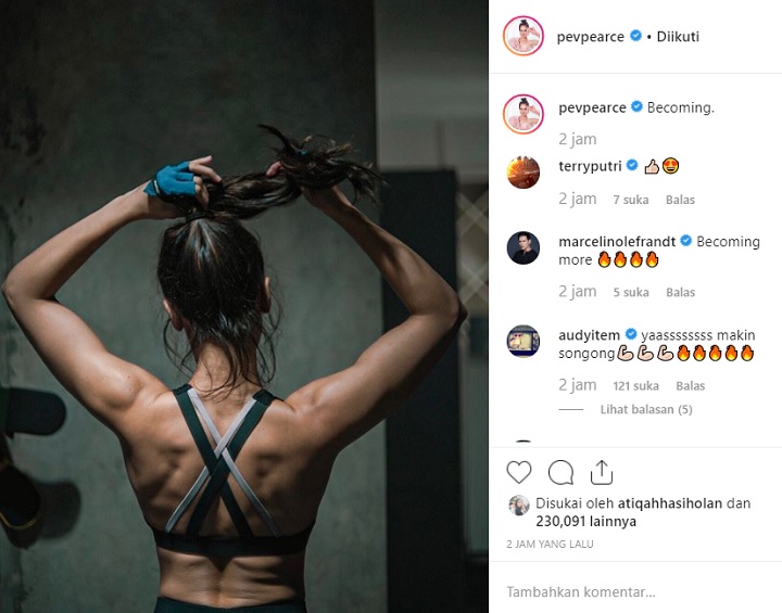 Postingan Instagram Pevita Pearce Pamer Badan Makin Berotot