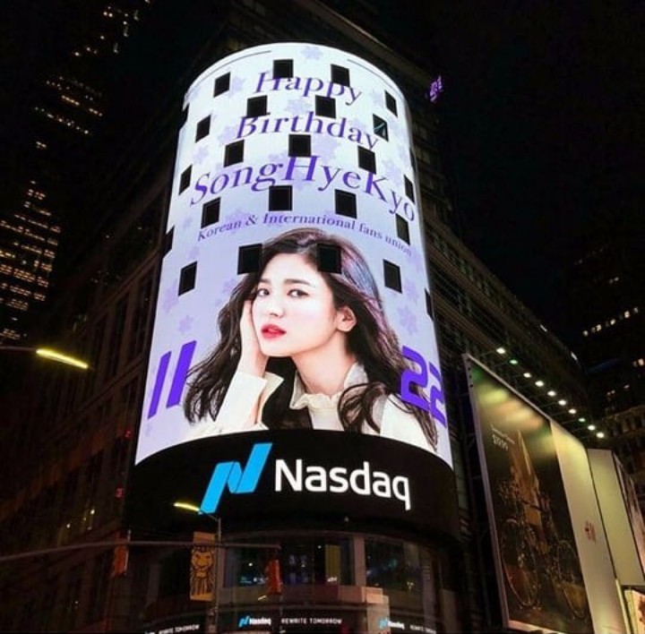Song Hye Kyo Jadi Aktris Korea Pertama yang Iklan UItahnya Ditampilkan di Times Square