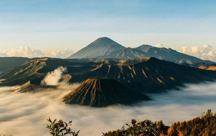 Akses Utama ke Gunung Bromo Lewat Probolinggo Longsor, Pengunjung Diminta Waspada