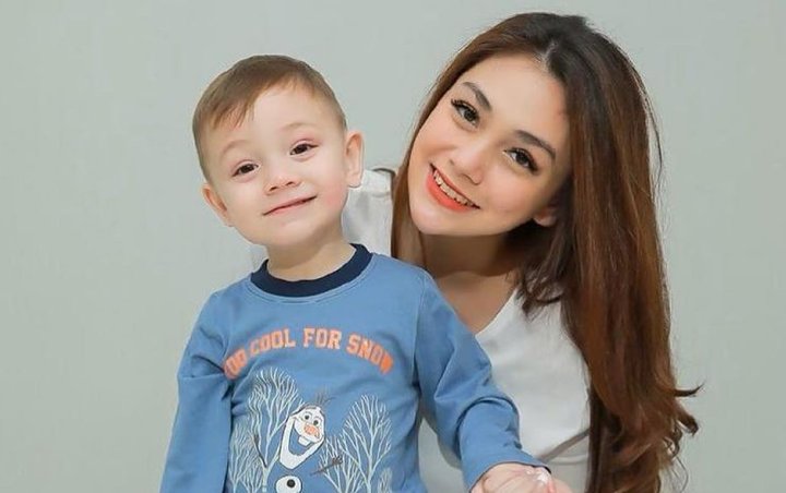 Anak Stefan William Dan Celine - Putih Biru Warnai Ulang Tahun Pertama