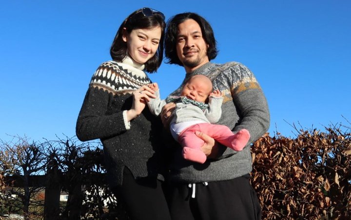  Kimberly Ryder dan Suami Ucapkan Selamat Natal, Ekspresi Baby Rayden Mangap Bikin Salfok