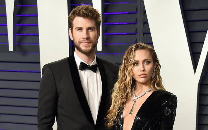 Miley Cyrus Akui Ingin Lupakan Liam Hemsworth Seutuhnya