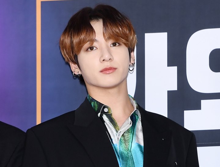 Terkeren 13+ Foto Jungkook Dan Seniman Tato - Bari Gambar