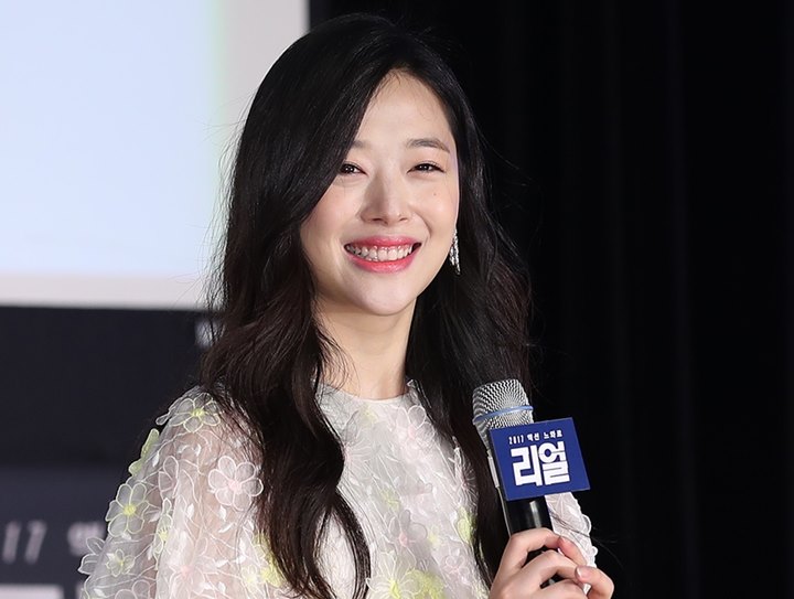 Sulli Meningggal Bunuh Diri