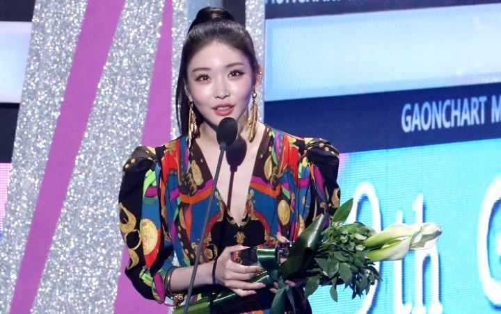 Gaon 2020: Kim Chung Ha Dedikasikan Trofi untuk Tim, Minta Dancer Disebut Tanpa Embel-Embel 'Back-Up