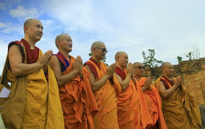 Tawarkan Ibadah Online, Biksu Thailand Ini Jadi Viral