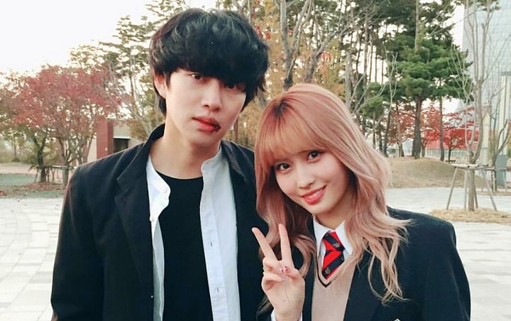 Kim Heechul Sungkan Ketemu Fans dan Terus Minta Maaf Pacari Momo Twice