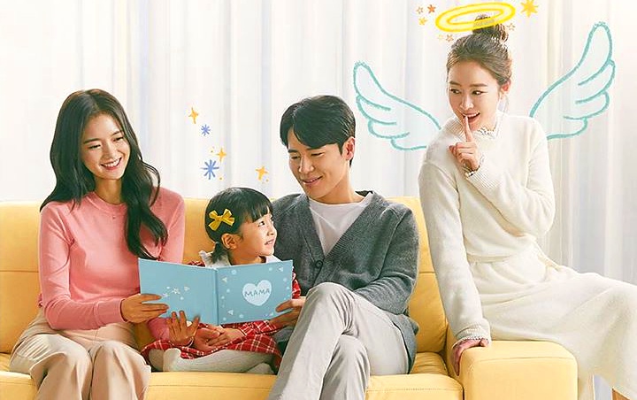 Cuek Berstatus Sebagai Hantu, Kim Tae Hee Asyik Numpang Foto Bareng Keluarganya di 'Hi Bye, Mama!'