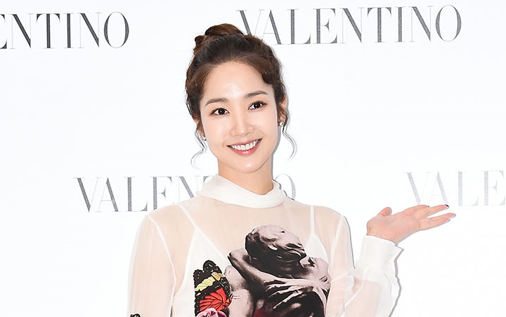 Park Min Young Imut Berponi Jadi Murid di 'I'll Go To You When The Weather Is Nice'