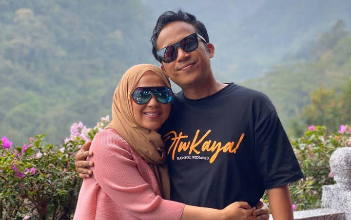 Denny Cagur Beri Kado Berupa Cek Rp 150 Juta Di Hari Ulang Tahun Istrinya