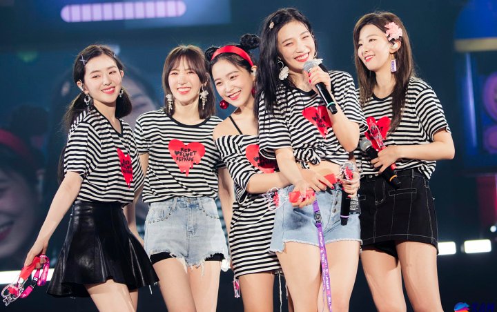 Gaya Berbeda Tiap Member Red Velvet Menuju Jepang Dipuji Habis-Habisan