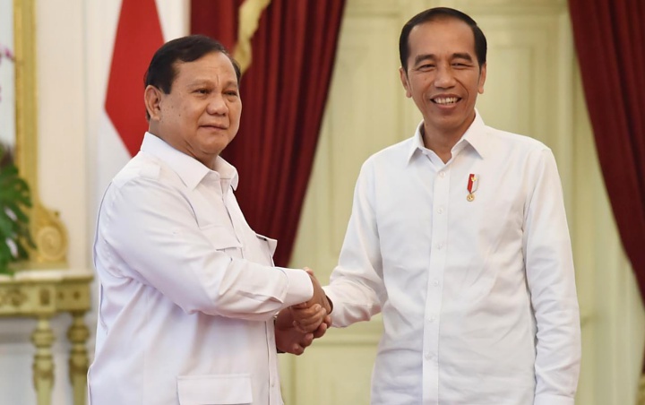 Jokowi Pasang Badan Bela Prabowo: Pak Menhan Ke LN Bukan untuk Jalan-Jalan