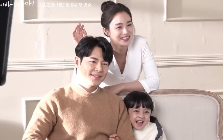 Kim Tae Hee Ngakak Asli Lihat Akting Lee Kyu Hyung di Video Syuting 'Hi Bye, Mama!'