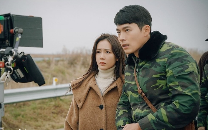 Cara Imut Son Ye Jin Serasikan Tinggi Hyun Bin Saat Syuting 'Crash Landing On You'