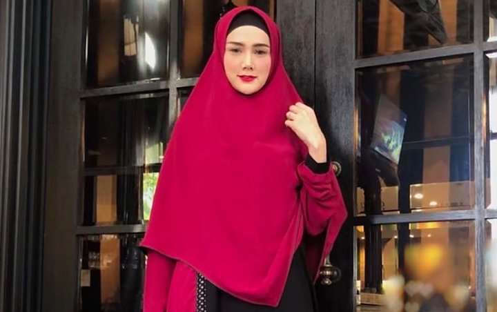 Mulan Jameela 'Anggota DPR' Bertugas Kunjungi Kemlu, Gaya Hijab Jadul Disorot