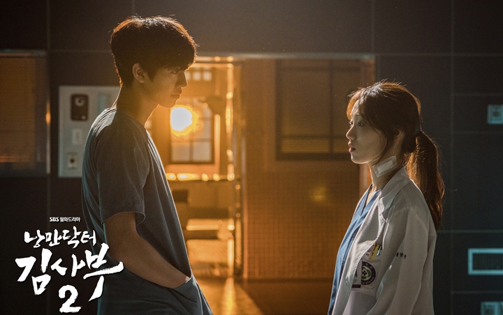 Lee Sung Kyung Nangis Dipelukan Ahn Hyo Seop, Rating 'Romantic Doctor, Teacher Kim 2' Cetak Rekor