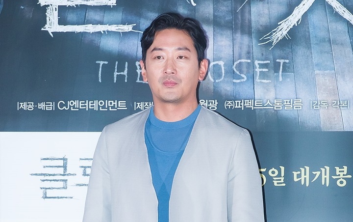 Akting Ha Jung Woo di Film 'The Closet' Dikritik Habis-Habisan
