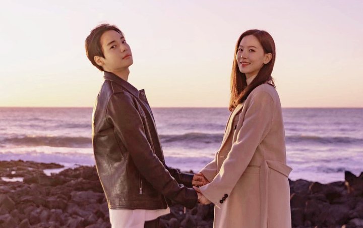 One dan Kang Han Na Semangat Bahas Adegan Ciuman di Program JTBC 'The Romance'